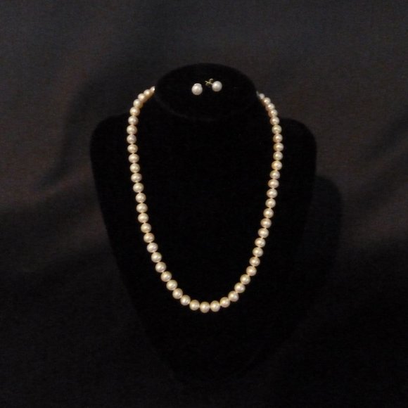 Pearl Necklace & Earrings Set NEW - Picture 1 of 4